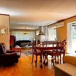 Big House For Workers & Familys Near Volvo