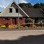 Big House For Workers & Familys Near Volvo