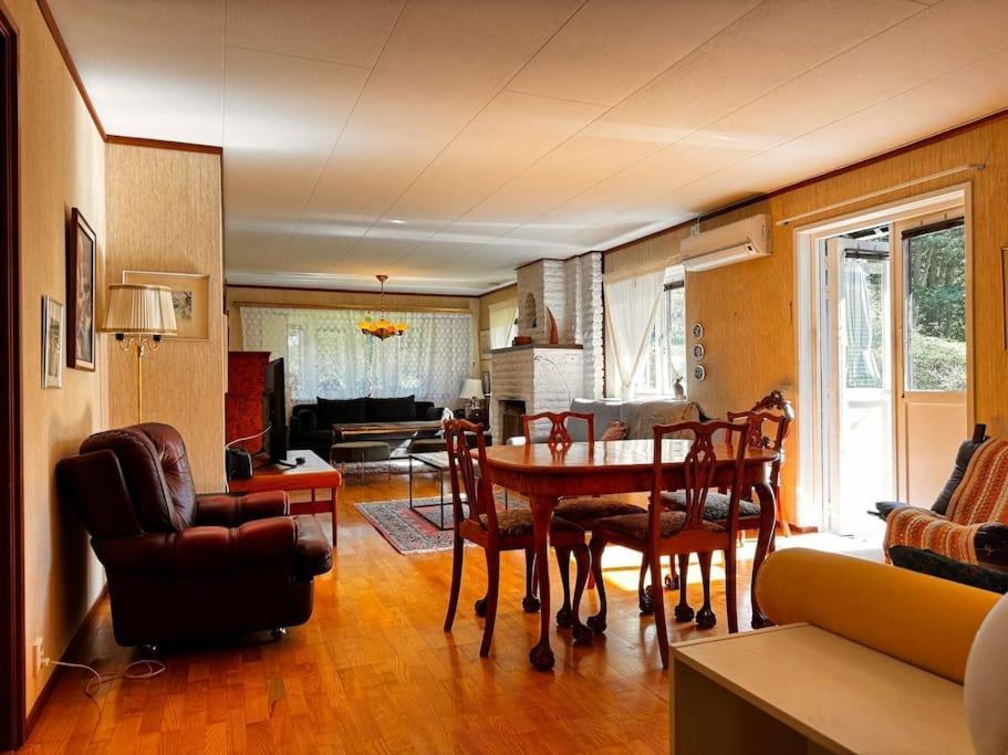 Big House For Workers & Familys Near Volvo Leilighet *