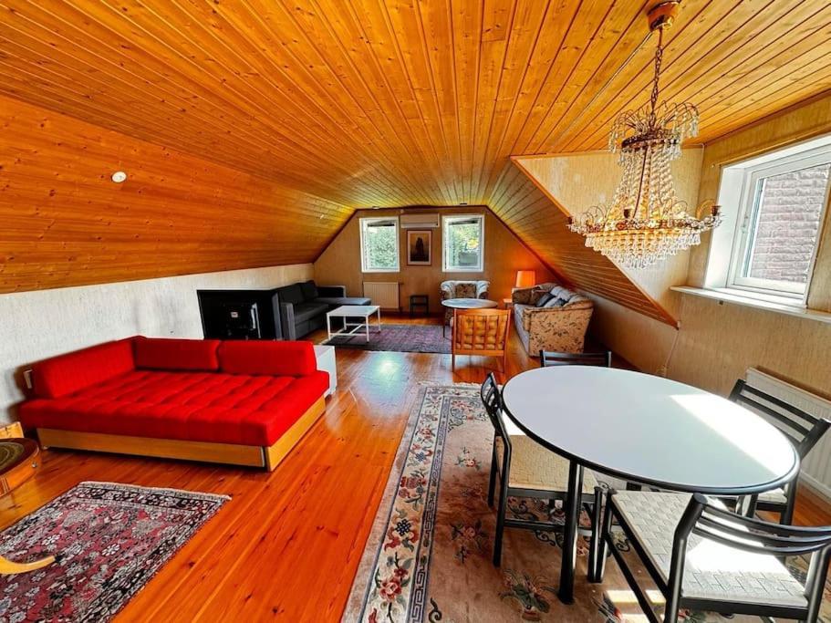 Big House For Workers & Familys Near Volvo Leilighet *